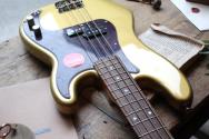 SQUIER "Limited Edition Squier Limited Edition Classic Vibe 60s Precision Bass®, Laurel Fingerboard, Aztec Gold" 3, 59 KG