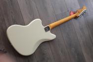 SQUIER J Mascis Jazzmaster with Laurel Fretboard, Vintage White, 3, 61 KG