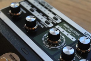 BOSS "RE- 202 Space Echo"