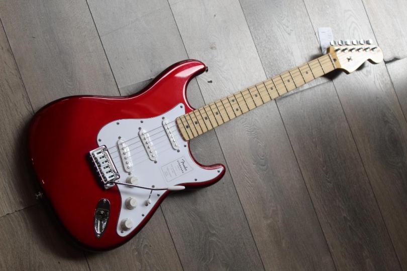 Fender Standard Stratocaster, Maple neck, Candy Cola, 3, 57 KG