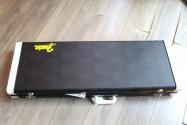 FENDER "Jack White Triplecaster, Maple Fingerboard, Black" HARDCASE