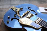 GRETSCH LIMITED Falcon Hollow Body with String-Thru Bigsby and Gold Hardware, Ebony Fingerboard, Cerulean Smoke HARDCASE