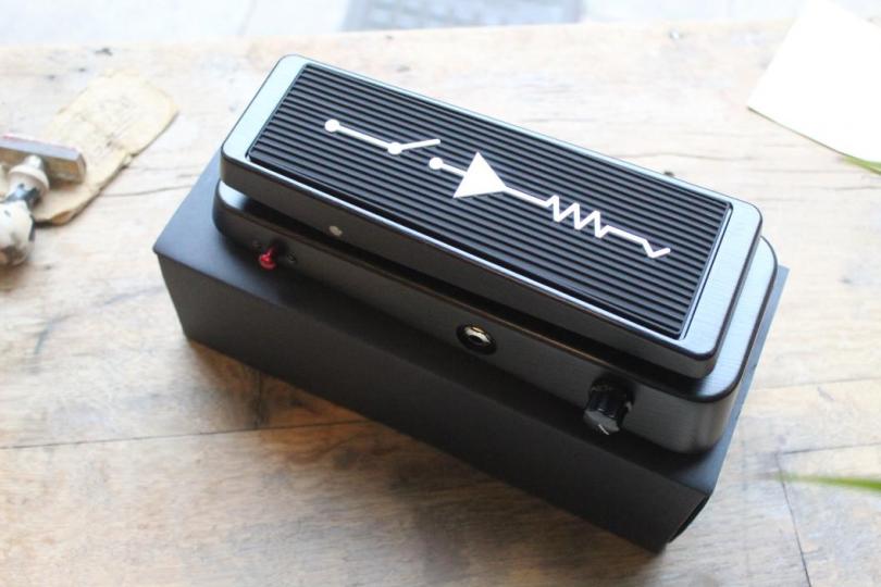 DUNLOP "MC404 CAE Custom Audio Electronics Wah , Black"