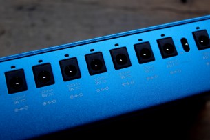 STRYMON "Zuma R300 5-Output Ultra Low-Profile High Current DC Power Supply"