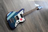 SQUIER "FSR CV '60s Jazzmaster Laurel Fingerboard, Matching Head, Competition Burgundy", 3, 57 KG