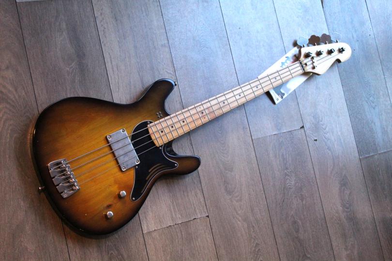 SANDBERG Florence 4-String Short-Scale Bass Soft-Aged Tobacco Sunburst, GIGBAG, 3, 81 KG