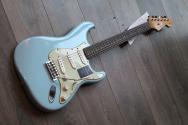 FENDER "NEW MODEL Limited Edition Vintera II Road Worn '60s Stratocaster, Rosewood Fingerboard, Sonic Blue" HARDCASE, 3, 78 KG