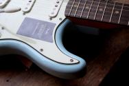 FENDER "NEW MODEL Limited Edition Vintera II Road Worn '60s Stratocaster, Rosewood Fingerboard, Sonic Blue" HARDCASE, 3, 78 KG