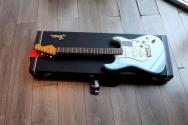 FENDER "NEW MODEL Limited Edition Vintera II Road Worn '60s Stratocaster, Rosewood Fingerboard, Sonic Blue" HARDCASE, 3, 78 KG