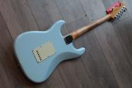 FENDER "NEW MODEL Limited Edition Vintera II Road Worn '60s Stratocaster, Rosewood Fingerboard, Sonic Blue" HARDCASE, 3, 78 KG