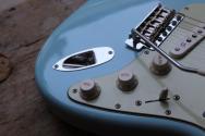 FENDER "NEW MODEL Limited Edition Vintera II Road Worn '60s Stratocaster, Rosewood Fingerboard, Sonic Blue" HARDCASE, 3, 78 KG
