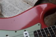 FENDER "Custom Shop Limited Edition 60’s Stratocaster Relic Journeyman Aged Tahitian Coral" HARDCASE, PAPERS, 3, 6 KG