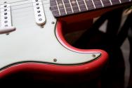 FENDER "Custom Shop Limited Edition 60’s Stratocaster Relic Journeyman Aged Tahitian Coral" HARDCASE, PAPERS, 3, 6 KG