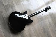 VINTAGE "Revo Series Custom Supreme' Baritone VI Semi-Acoustic Guitar Boulevard Black"4, 00 KG
