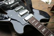 VINTAGE "Revo Series Custom Supreme' Baritone VI Semi-Acoustic Guitar Boulevard Black"4, 00 KG