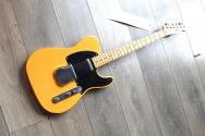 FENDER 75th Anniversary Vintera® Road Worn 1951 Telecaster, Maple Fingerboard, Butterscotch Blonde HARDCASE, 4, 35 KG