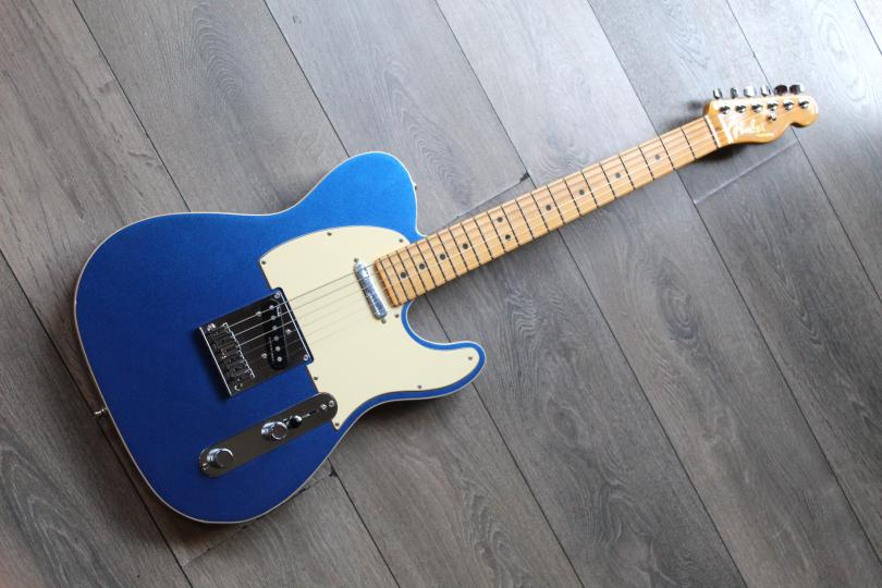 Fender "American Ultra Telecaster with Maple Fretboard, Cobra Blue" HARDCASE