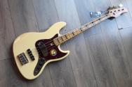 SIRE"Marcus Miller V5 , 4 Strings, Vintage White" 4, 32 KG