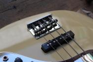 SIRE"Marcus Miller V5 , 4 Strings, Vintage White" 4, 32 KG