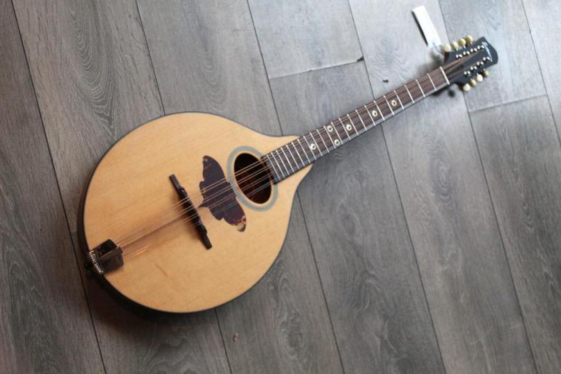 EASTMAN"Lady Moon Signature Octave Mandolin" GIGBAG, PAPERS