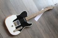 FENDER "John Osborne Telecaster, Maple Fingerboard, Olympic White" HARDCASE