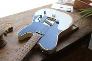 FENDER "John Osborne Telecaster, Maple Fingerboard, Olympic White" HARDCASE