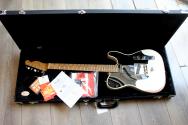 FENDER "John Osborne Telecaster, Maple Fingerboard, Olympic White" HARDCASE