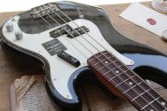 FENDER "Vintera III Late '60s Precision Bass, Rosewood Fingerboard, Black", GIGBAG, 3, 99 KG