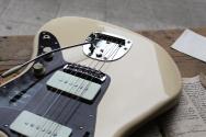 FENDER "Vintera III Mid '60s Jazzmaster, Rosewood Fingerboard, Olympic White" GIGBAG, 4, 04 KG