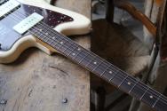 FENDER "Vintera III Mid '60s Jazzmaster, Rosewood Fingerboard, Olympic White" GIGBAG, 4, 04 KG