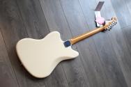 FENDER "Vintera III Mid '60s Jazzmaster, Rosewood Fingerboard, Olympic White" GIGBAG, 4, 04 KG