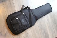 FENDER "Vintera III Late '60s Stratocaster, Maple Fingerboard, Olympic White" GIGBAG, 3, 75 KG