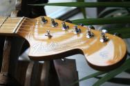 FENDER "Vintera III Late '60s Stratocaster, Maple Fingerboard, Olympic White" GIGBAG, 3, 75 KG
