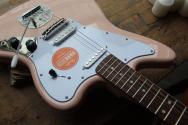 SQUIER "Limited Edition Affinity™ Jaguar, Shell Pink"