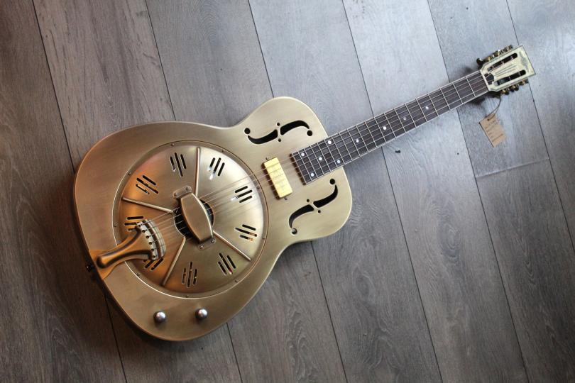 CONTINENTAL "CSE-N-Brass Dobro" HARDCASE