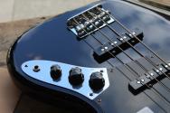 Fender "Jazz Bass Standard Black" 4, 42 KG
