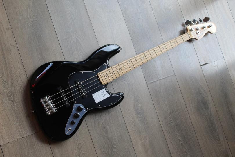 Fender "Jazz Bass Standard Black" 4, 42 KG