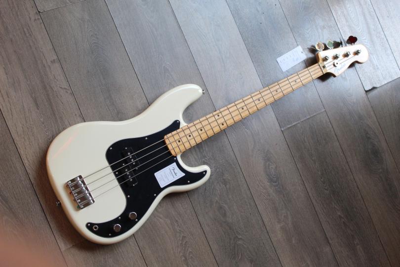FENDER Standard Precision Bass Olympic White, 3, 90 KG