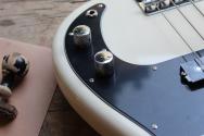 FENDER Standard Precision Bass Olympic White, 3, 90 KG