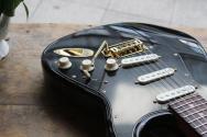 SUHR "LIMITED Classic S SSS Black" GIGBAG, PAPERS