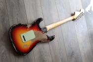 FENDER "Michael Landau Signature 1968 Stratocaster, Round-Laminated Rosewood, Bleached 3-Color Sunburst" HARDCASE, PAPERS