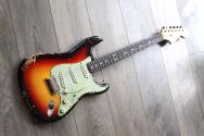 FENDER "Michael Landau Signature 1968 Stratocaster, Round-Laminated Rosewood, Bleached 3-Color Sunburst" HARDCASE, PAPERS