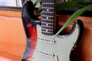 FENDER "Michael Landau Signature 1968 Stratocaster, Round-Laminated Rosewood, Bleached 3-Color Sunburst" HARDCASE, PAPERS