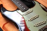 FENDER "Michael Landau Signature 1968 Stratocaster, Round-Laminated Rosewood, Bleached 3-Color Sunburst" HARDCASE, PAPERS