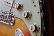 FENDER "Michael Landau Signature 1968 Stratocaster, Round-Laminated Rosewood, Bleached 3-Color Sunburst" HARDCASE, PAPERS