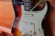 FENDER "Michael Landau Signature 1968 Stratocaster, Round-Laminated Rosewood, Bleached 3-Color Sunburst" HARDCASE, PAPERS