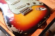 FENDER "Michael Landau Signature 1968 Stratocaster, Round-Laminated Rosewood, Bleached 3-Color Sunburst" HARDCASE, PAPERS