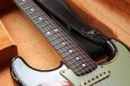 FENDER "Michael Landau Signature 1968 Stratocaster, Round-Laminated Rosewood, Bleached 3-Color Sunburst" HARDCASE, PAPERS
