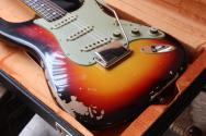 FENDER "Michael Landau Signature 1968 Stratocaster, Round-Laminated Rosewood, Bleached 3-Color Sunburst" HARDCASE, PAPERS