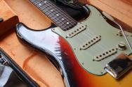FENDER "Michael Landau Signature 1968 Stratocaster, Round-Laminated Rosewood, Bleached 3-Color Sunburst" HARDCASE, PAPERS